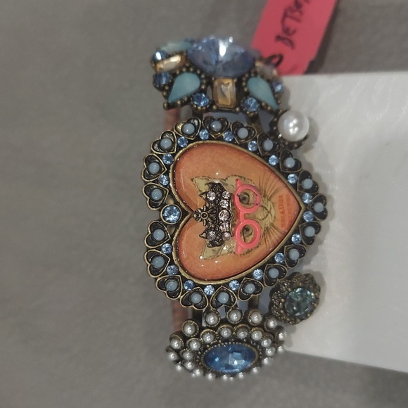 Betsey Johnson PRINCESS KITTY HINGED BRACELET - Picture 6 of 11